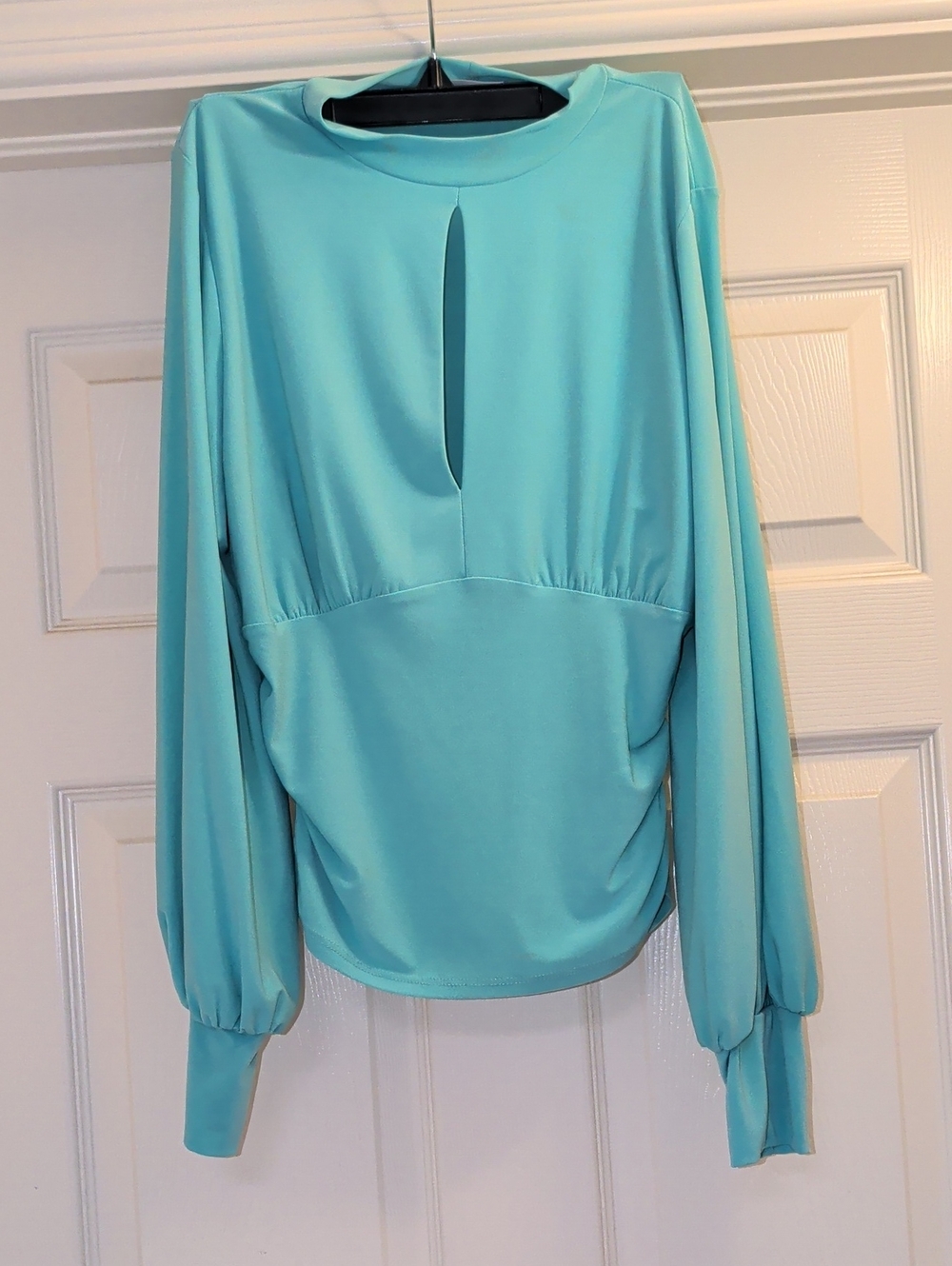 Mint Green Elegant Long-Sleeve Keyhole Women’s Top